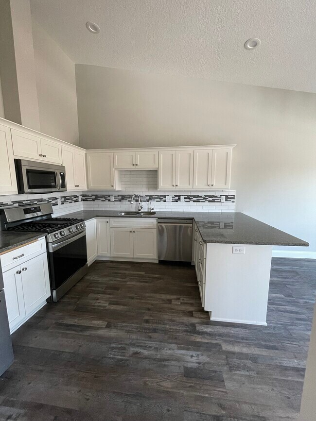 Building Photo - 18448 English Ave