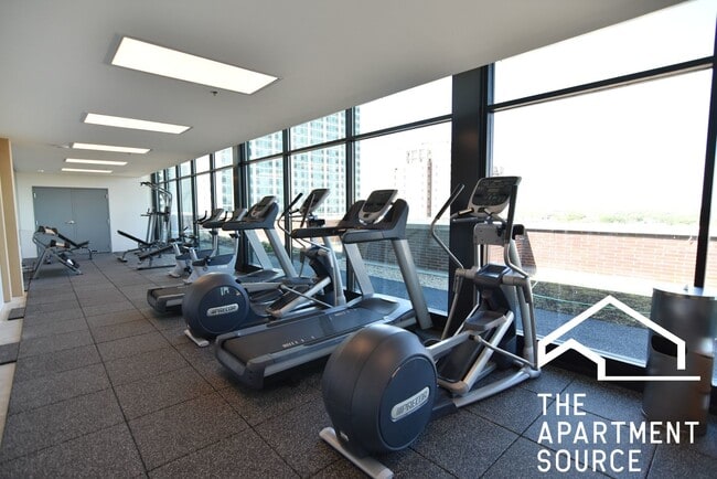 Building Photo - 3833 N Broadway