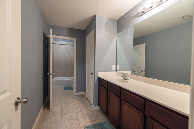 Building Photo - 10814 Spring Brook Pass Dr