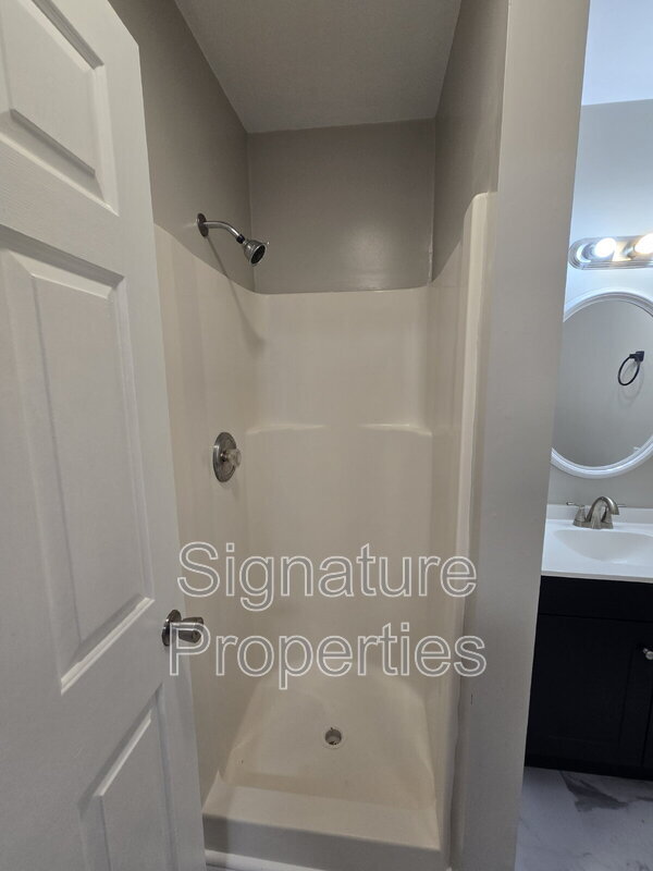 Building Photo - 773 Long Point Rd