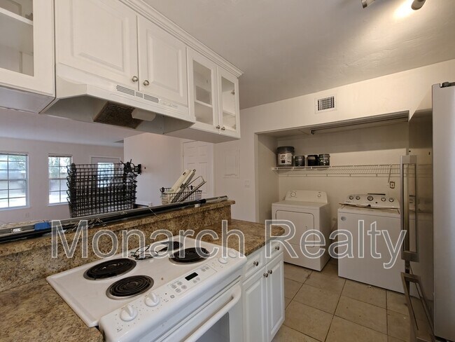 Building Photo - 620 SW 10th Ln