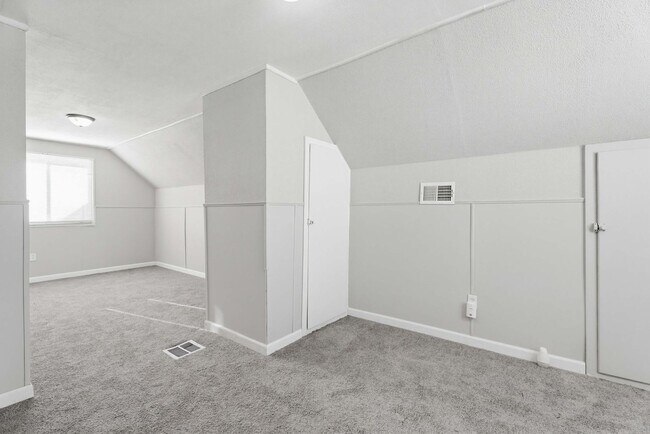 Building Photo - 14921 Myola Ave