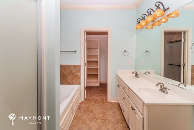 Building Photo - Cute 3 Bedroom Brick Home