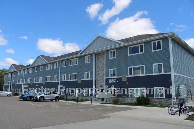 Building Photo - 561 S Elk St