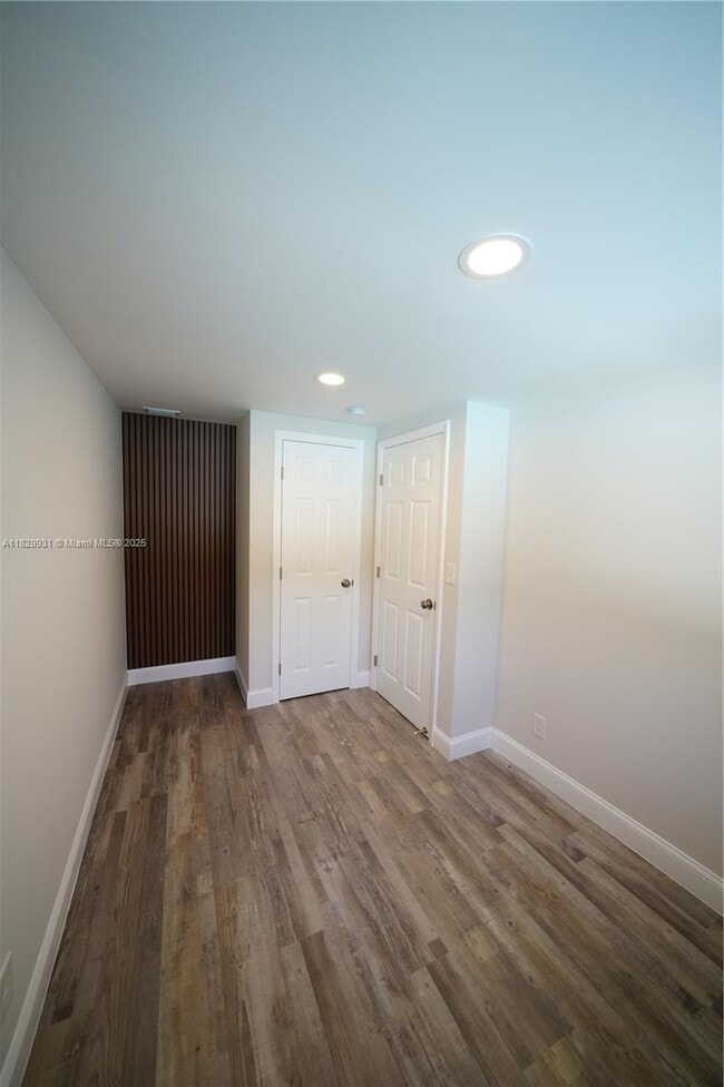 Building Photo - 2573 Conroy Dr