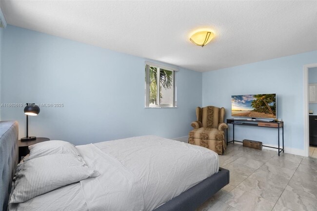 Building Photo - 311 N Surf Rd