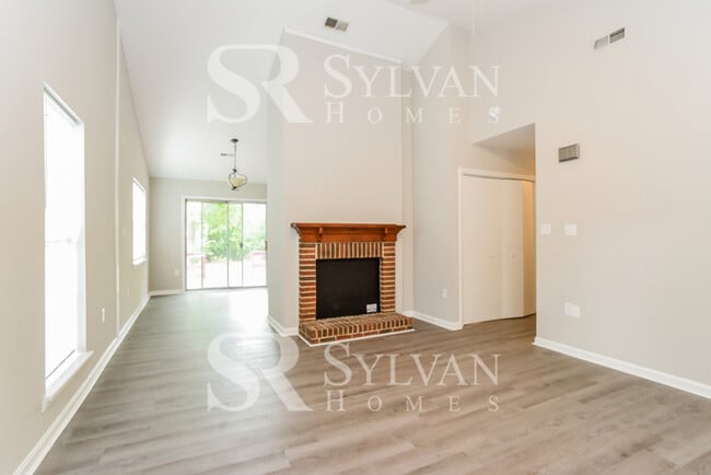 Building Photo - Carve Out a Great Life Here!