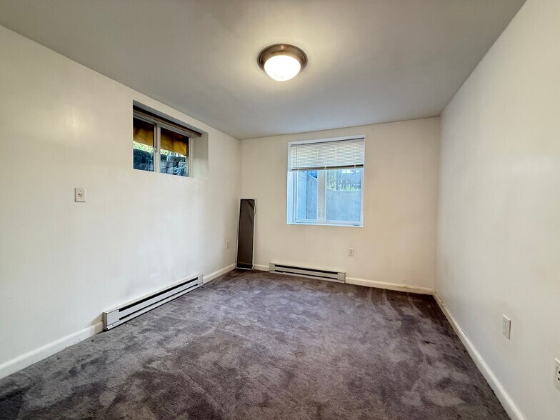 Building Photo - 43 May St