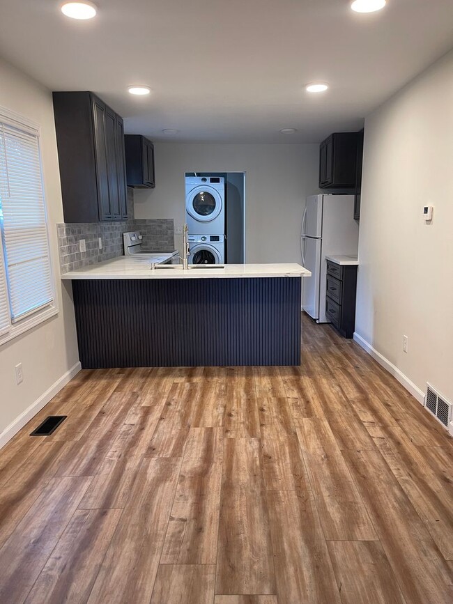 Building Photo - Nicely updated 2bd/2ba bungalow in Royal Oak w/ master bathroom suite