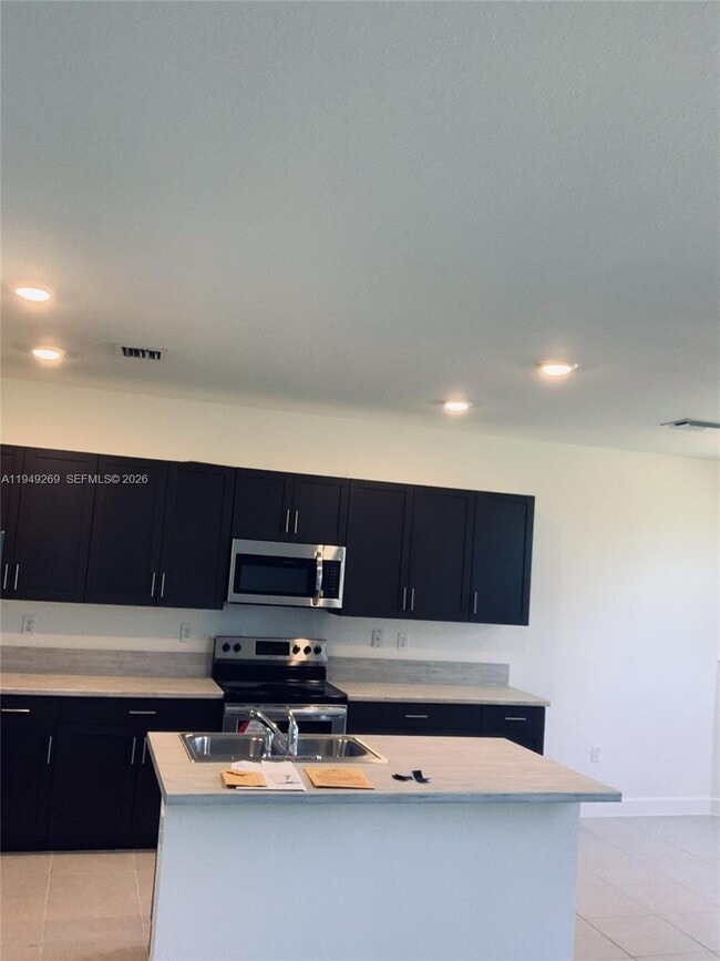 Building Photo - 157 NE 27th Terrace