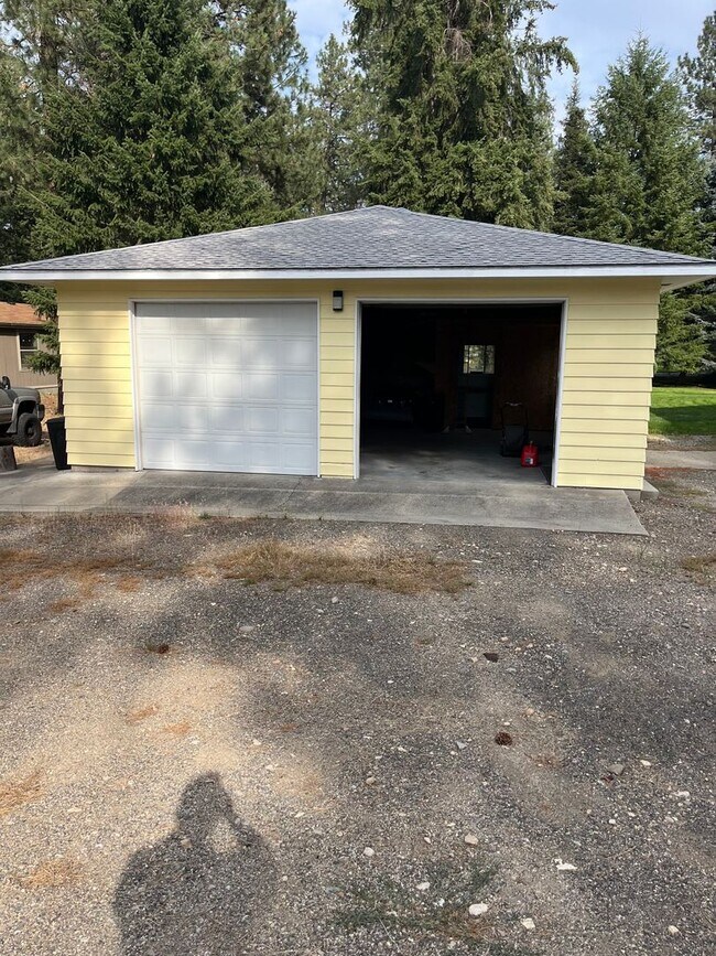 Building Photo - 17704 N Hilltop Rd