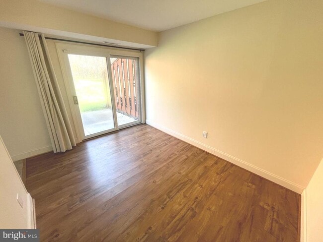 Building Photo - 301 Worthington Dr