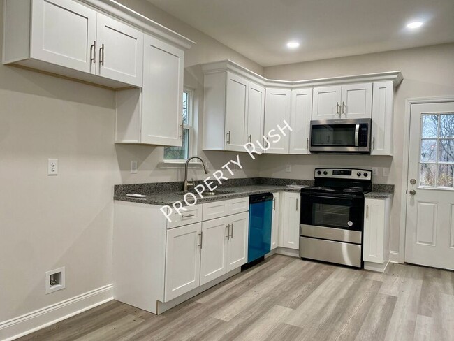 Building Photo - 144 Signal Hills Dr