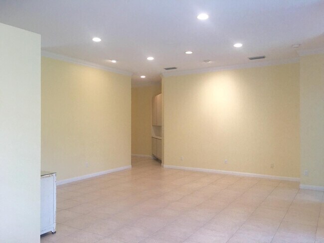 Building Photo - 2871 SW Brighton Way