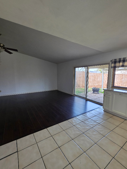 Building Photo - 3011 Lockwood Cir