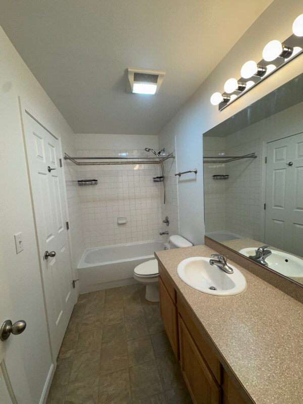 Building Photo - 1840 N Monte Vista Dr