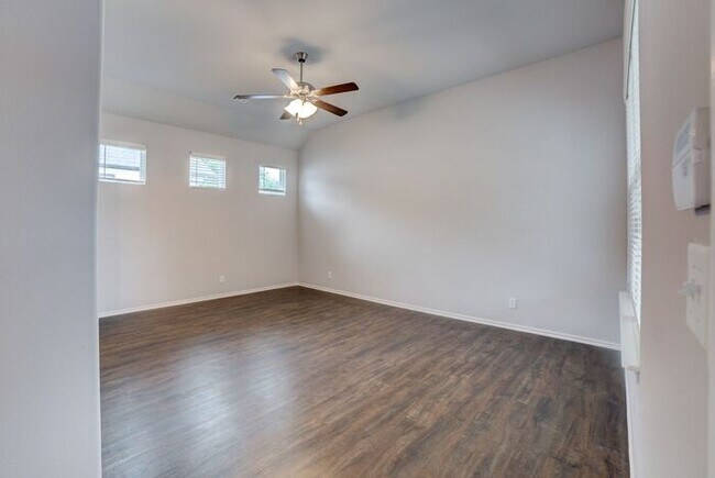 Building Photo - Unique 4/2/2 Near Downtown Tulsa!