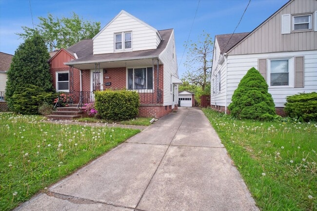 Building Photo - 20700 Goller Ave