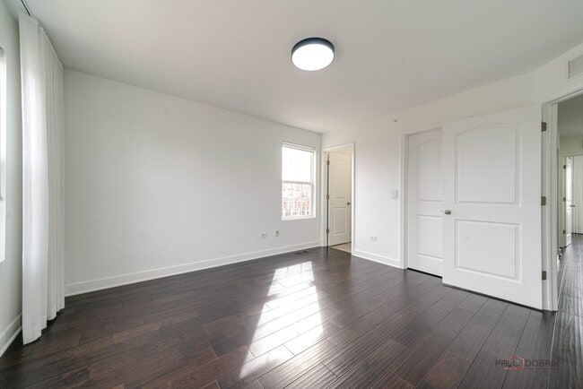 Building Photo - 667 W Hickory St