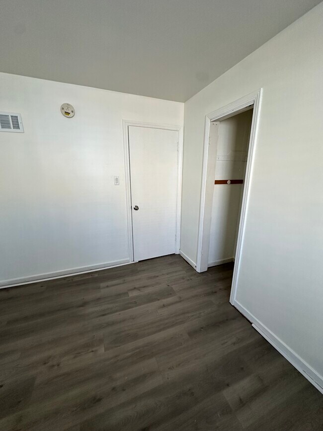 Building Photo - 8246 Keating Ave