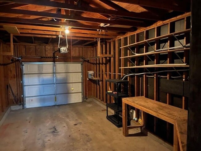 Building Photo - 2 story condo with single car garage- cat ...