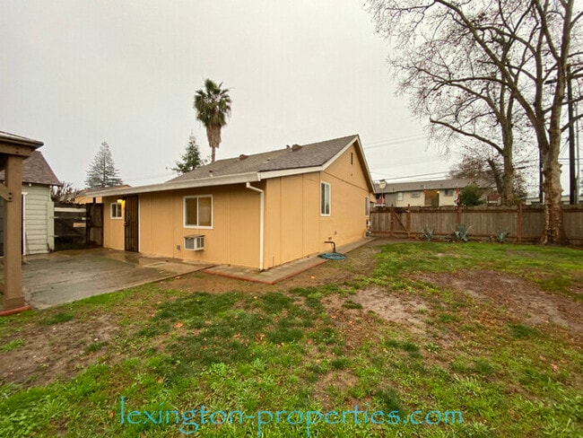 Building Photo - Beautifully Upgraded, 3BD/1BA Carmichael Home, off Fair Oaks Blvd!