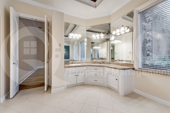 Building Photo - 5224 Longvue Dr