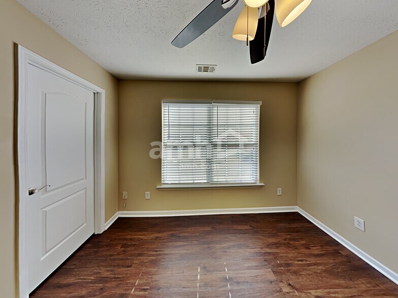 Building Photo - 2385 Braelin Loop