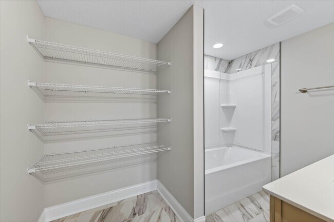 Building Photo - 221 Clearview Dr
