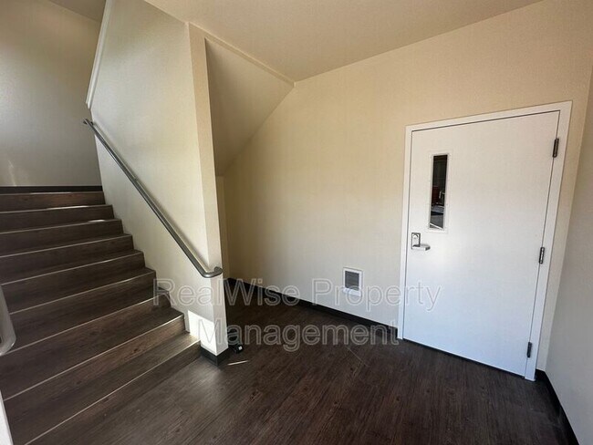 Building Photo - 1935 Table Rock Rd