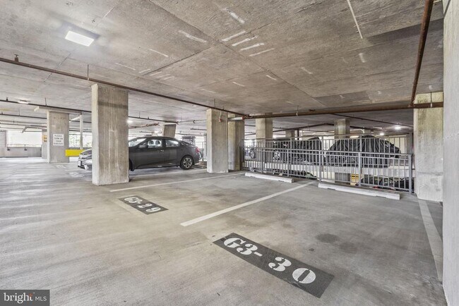 Building Photo - 2451 Midtown Ave