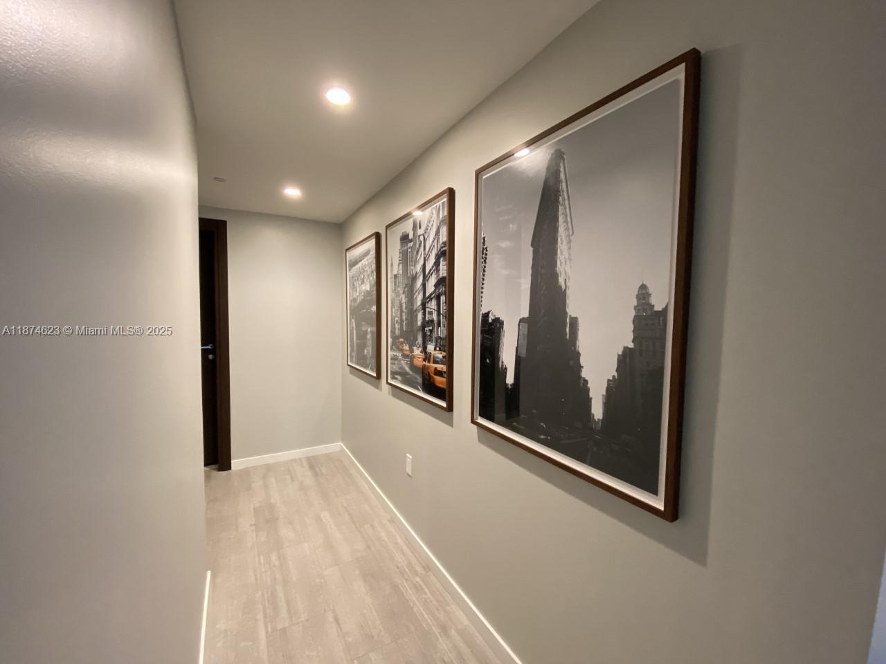 Building Photo - 1000 Brickell Plz