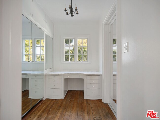 Building Photo - 13161 Addison St