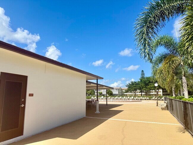 Building Photo - 143 Dorset D