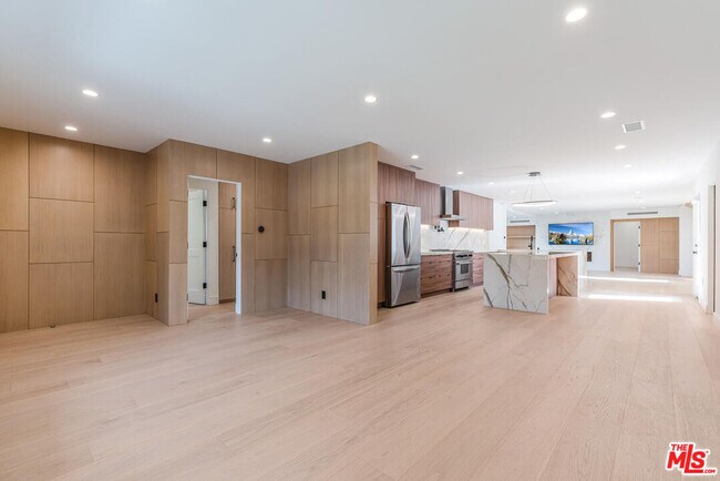 Building Photo - 5110 Garden Grove Ave