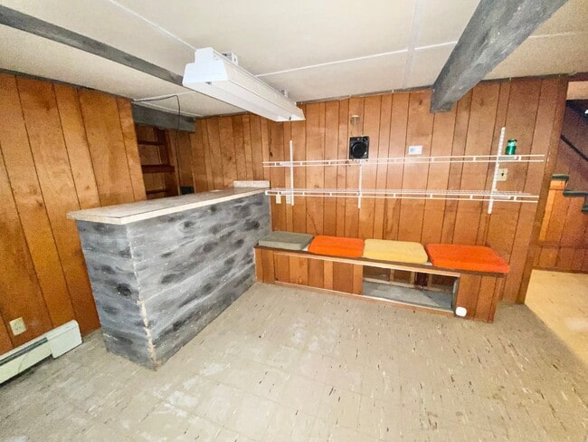 Building Photo - 4 Bedroom Home in Burlington VT Available 1/1/26!