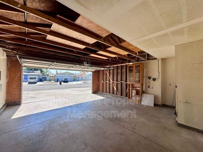 Building Photo - 29813 Park City Ave