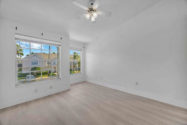 Building Photo - 2 Bedroom and 2.5 Bathroom Townhouse