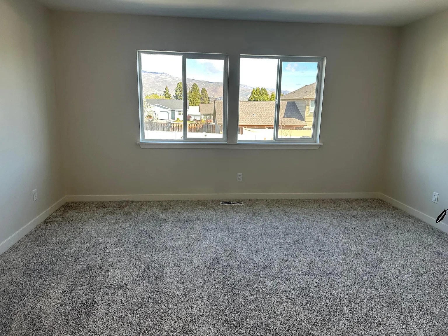 Building Photo - 910 Poplar Ave