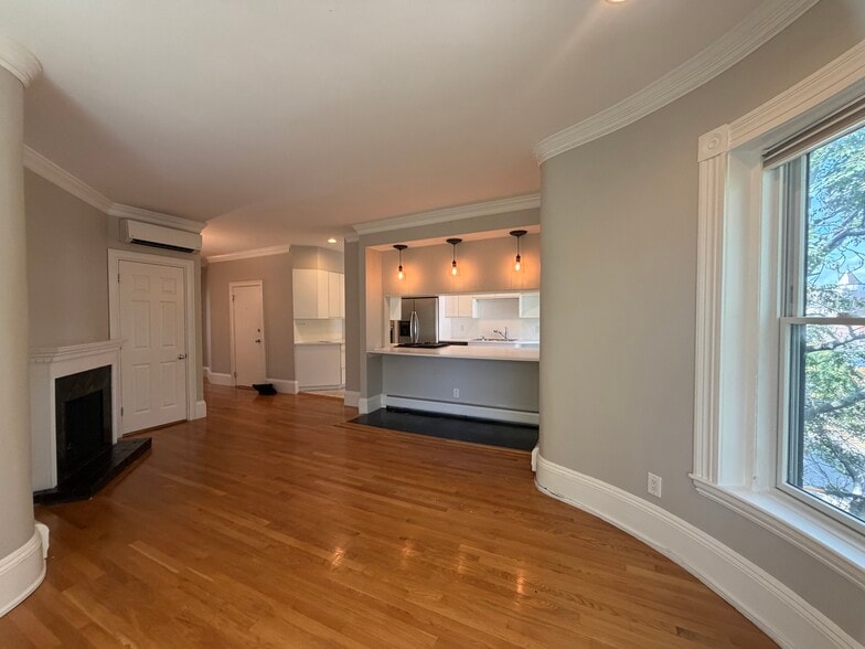 Building Photo - 59 Longwood Ave