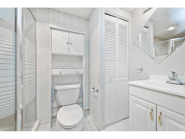 Building Photo - 10517 Quebec Ave N