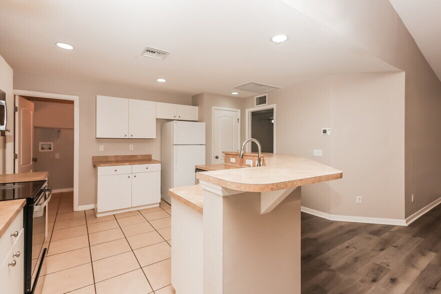 Building Photo - 3207 46th St W