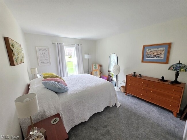 Building Photo - 6995 Carriage Hill Dr