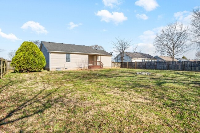 Building Photo - Cute home move in ready in the heart of Oak Grove- close to Fort Campbell and Shopping!