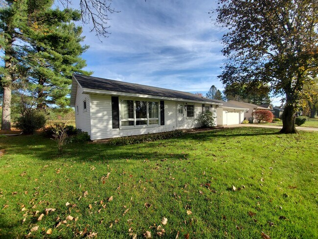 Building Photo - 830 Ver Bunker Ave
