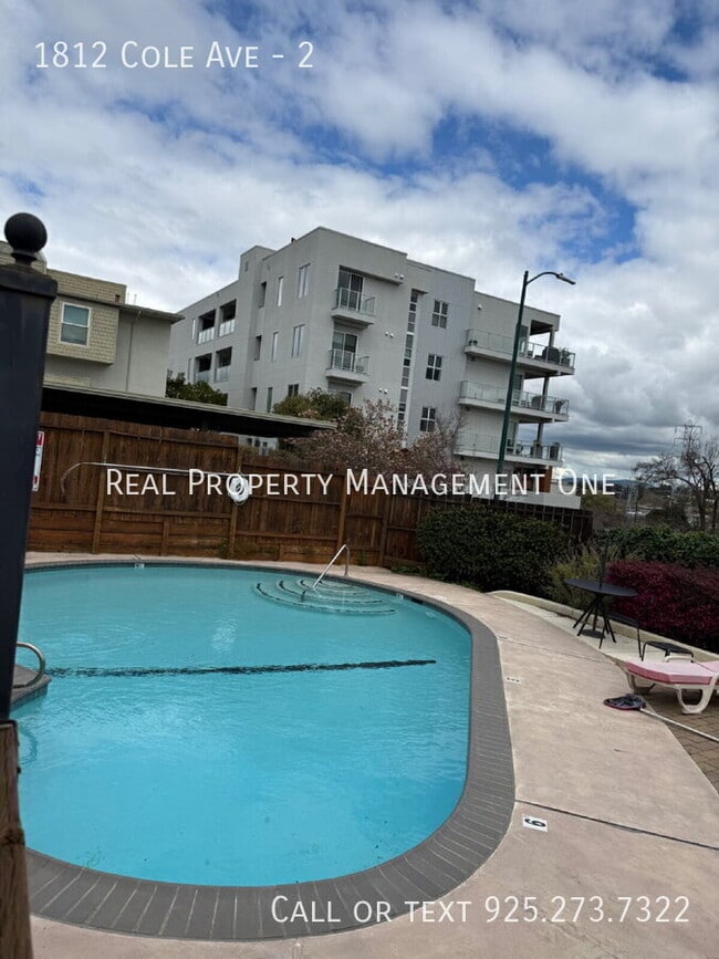 Building Photo - 1812 Cole Ave