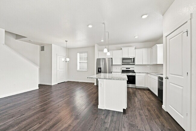 Building Photo - $2,845.95 with $300 Off the first month's rent, 4 Beds - 2.5 Baths, Single Family Home in Aurora ...