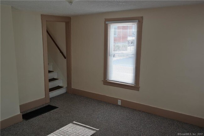 Building Photo - 13 Wallace St