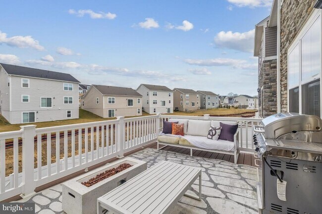 Building Photo - 10939 Drummond Pl