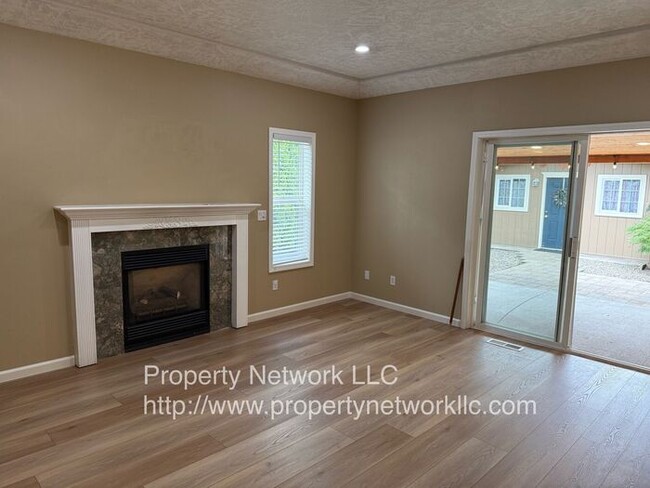 Building Photo - Outstanding 3 Bedroom Fairview Home